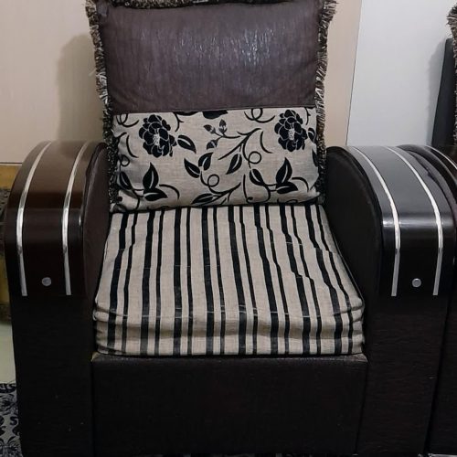 مبل 7 نفره سالم همراه با میز وسط و میز عسلی