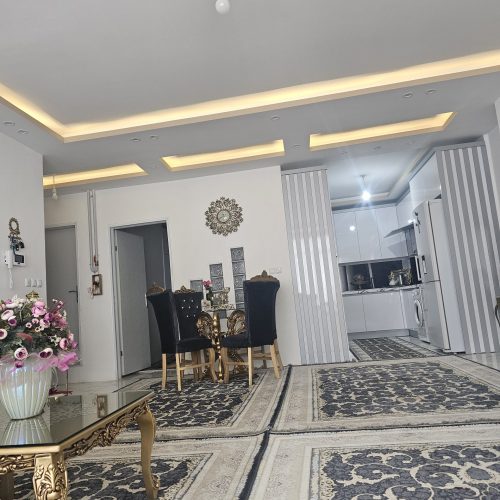 یک ست مبل بامیزنهارخوری چهارنفره