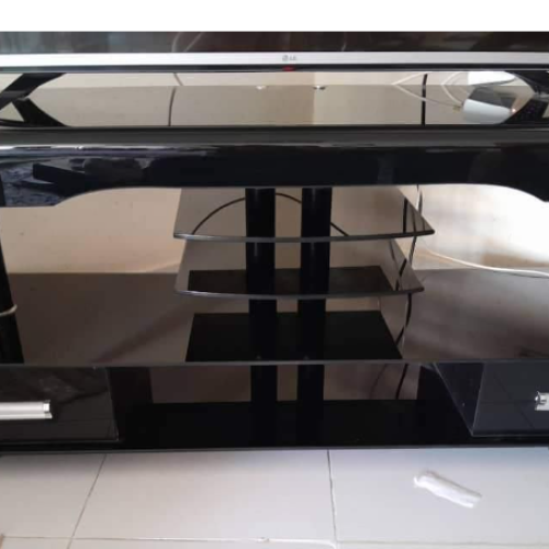 میز تلویزیون در حد نو