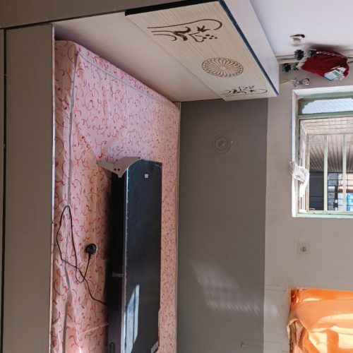 تخت خواب دو نفره و تشک دو نفر و میز آرایشی