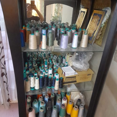 کارگاه خیاطی با تمام وسایل به فروش می‌رسد