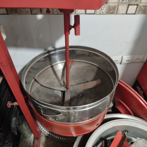 یک عدد دستگاه تخمه پز و گرمکن پیراشکی و دستگاه پشمک زن