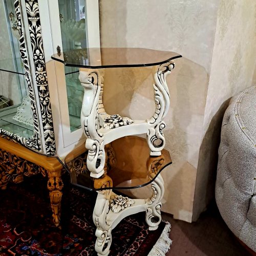 مبل سلطنتی9نفره کاملا سالم ودرحدنوبا3عددمیزعسلی بصورت نقدی22میلیون تومان و تخفیف ویژه درپای معامله فقط تماس بگیرید 09142152810