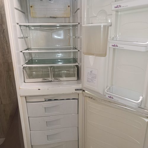 یخچال تمیز با آبسردکن