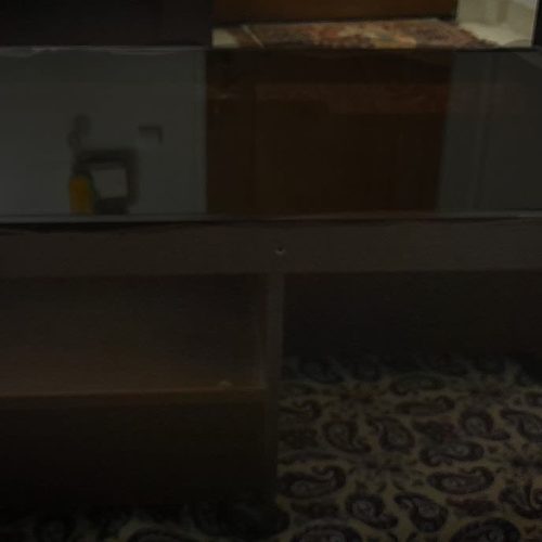 مبل 7 نفره سالم همراه با میز وسط و میز عسلی