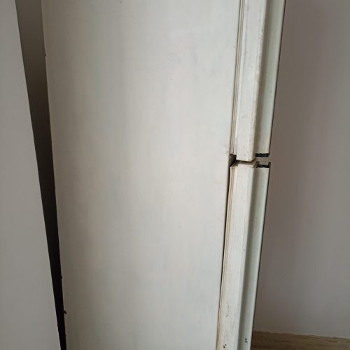 فروش یک عدد یخچال فریزر مناسب باغ و منزل