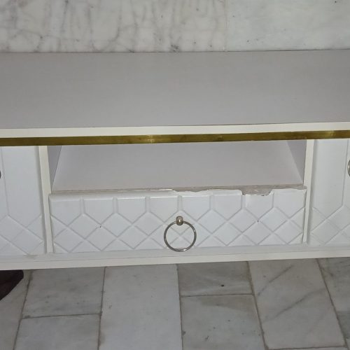 میز تلویزیون سفید