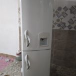 یخچال فریزر عالی تمیز است