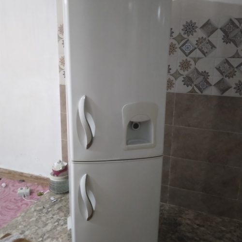 یخچال فریزر عالی تمیز است