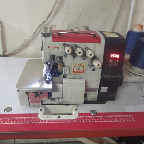 کارگاه خیاطی با تمام وسایل به فروش می‌رسد