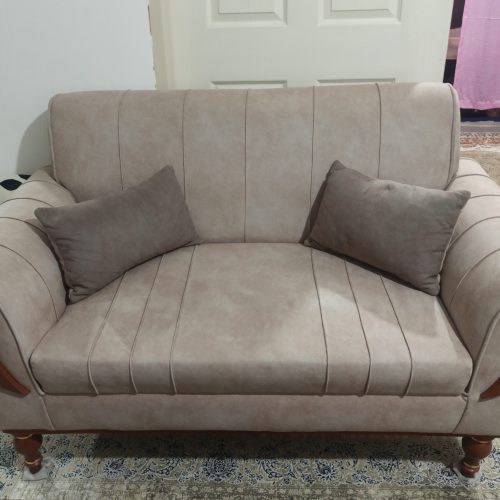 مبل راحتی و میز غذا خوری