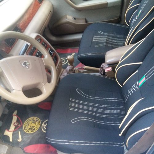 ماشین خیلی خوب وباروکش و ماشین بیشتر وسایل هایش نو کرده شده ازچراغ بگیر تا سپر