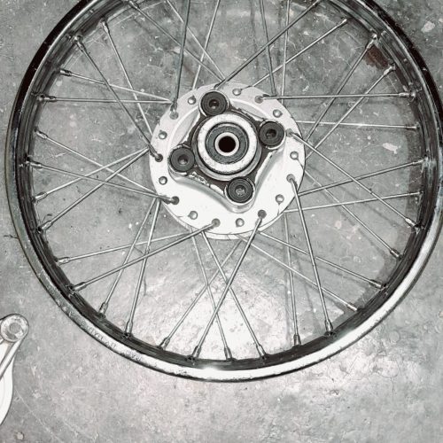 سلام ی رنکی عقب دارم برای فروش هست فقط تماس بگیرید لطفا لطفا