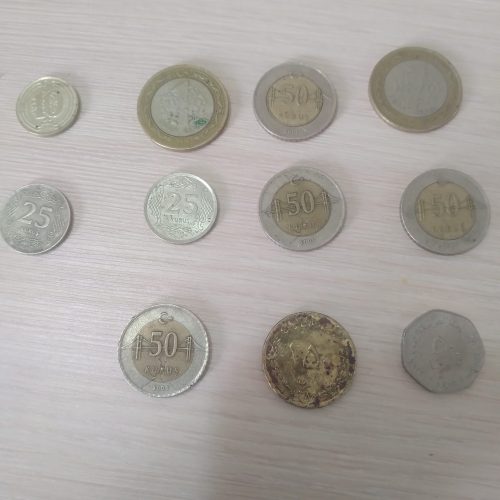 تعدادی سکه قدیمی