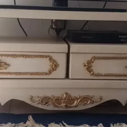 یک عدد میز تلویزیون سریس خواب دو نفره با تشک