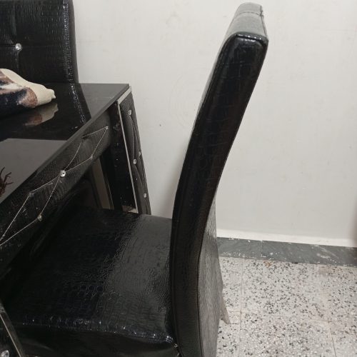 6عدد میز غذا خوری   دو کشاب  در حد نو وتمیز