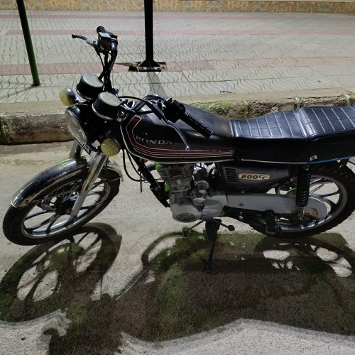 موتور 200شیرکوه مدل 95پلاک ملی سند دار قیمت 70ملیون کسی خواست باهاش کنار میام سرقیمت قسطی هم میدم