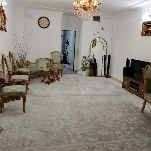 مبل و میز ناهار خوری تمام چوب اصل درحد نو بدون پارگی سوختگی