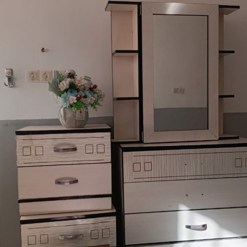 تخت خواب دو نفره و تشک دو نفر و میز آرایشی