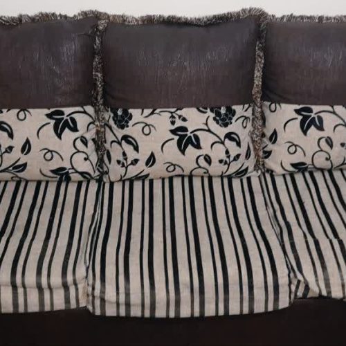 مبل 7 نفره سالم همراه با میز وسط و میز عسلی