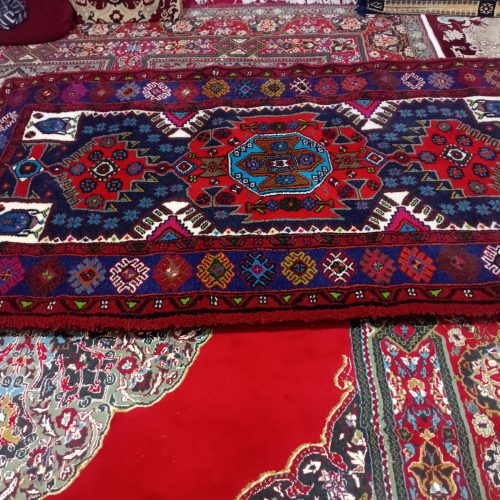 فرش دست بافت محلی