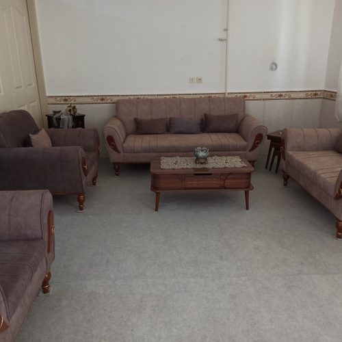 مبل راحتی و میز غذا خوری