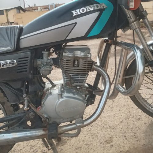 موتور 150 دارای سند  قیمت 18 تومن