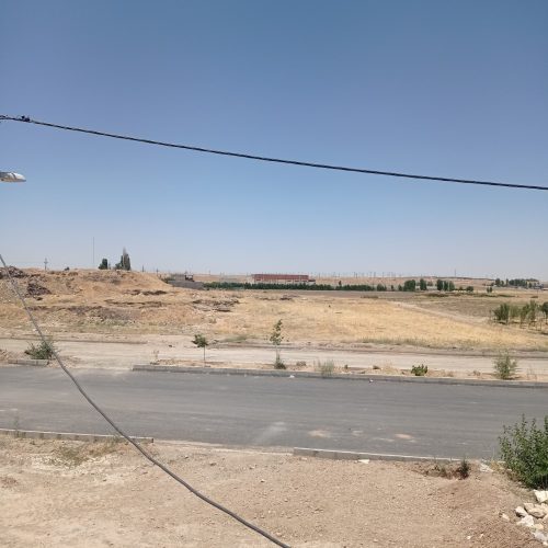 فروش سه طبقه بر روی جاده اصلی