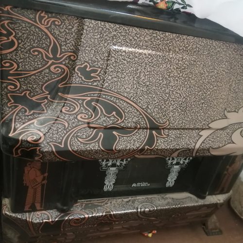 وسایل خانه ب علت مهاجرت ب فروش میرسد