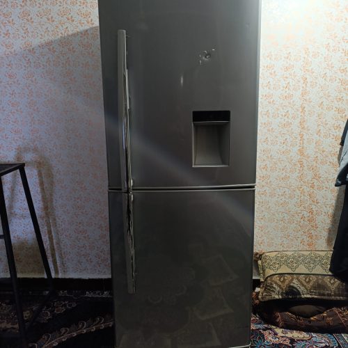 یک‌عدد یخچال وفریزر کاملا سالم به فروش میرسد