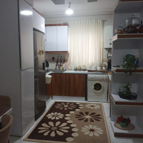 آپارتمان 110متری همراه با مغازه 15 متری