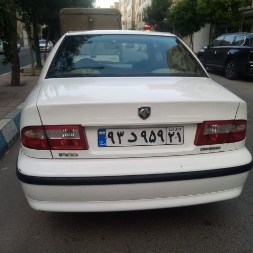 ماشین خیلی خوب وباروکش و ماشین بیشتر وسایل هایش نو کرده شده ازچراغ بگیر تا سپر