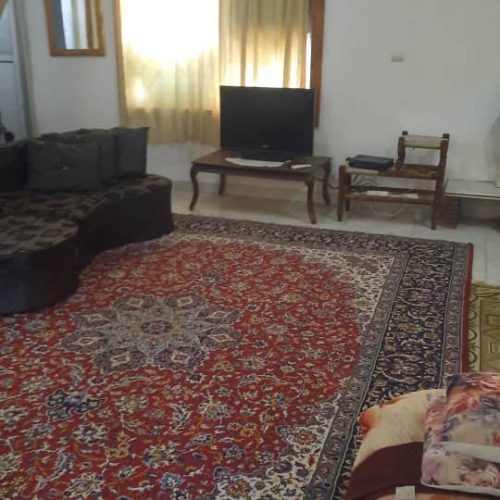 آپارتمان 90 متر بنا و 300 متر زمین دارای اب و برق و گاز