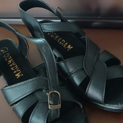 یک جفت کفش زنانه