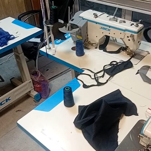 یک برند معتبر تولید پوشاک به تعداد محدودی راسته دوز و وسط کار نیازمند است.