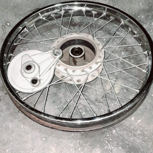 سلام ی رنکی عقب دارم برای فروش هست فقط تماس بگیرید لطفا لطفا