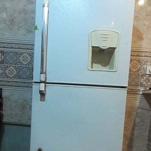 دو تا آجاق گاز؛ یکی درحد نو دیگری دسته دوم؛ یک تا یخچال؛ و بخاری وآب تصفیه