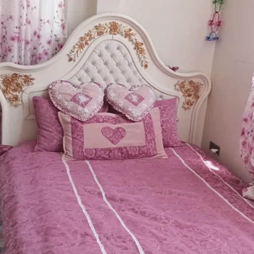 یک عدد میز تلویزیون سریس خواب دو نفره با تشک