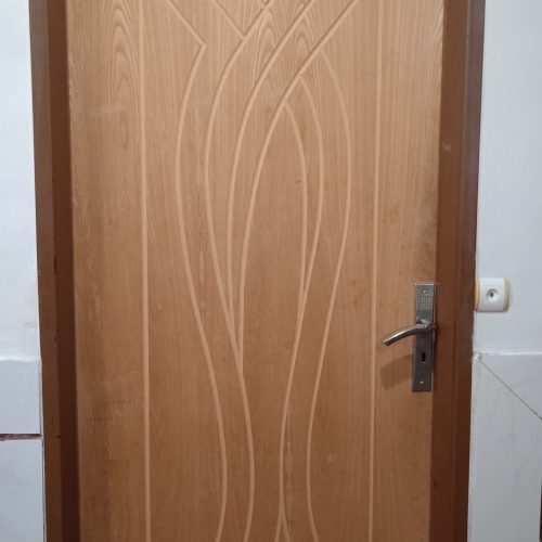 درب چوبی تو پر