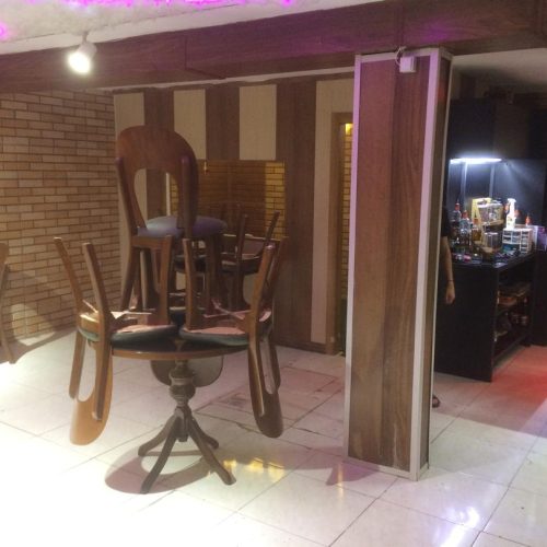 مغازه روبه درب مترو