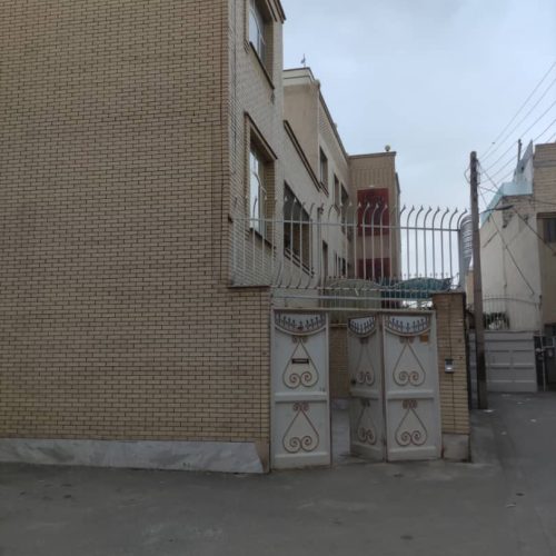 اجاره طبقه دوم از یک منزل دوطبقه با پارکینگ و راه‌پله مستقل