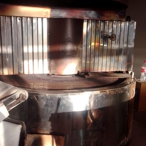 یک عدد دستگاه تنور ماشینی نیم اتو ماتیک و یک عدد دستگاه شاطری دو کاره