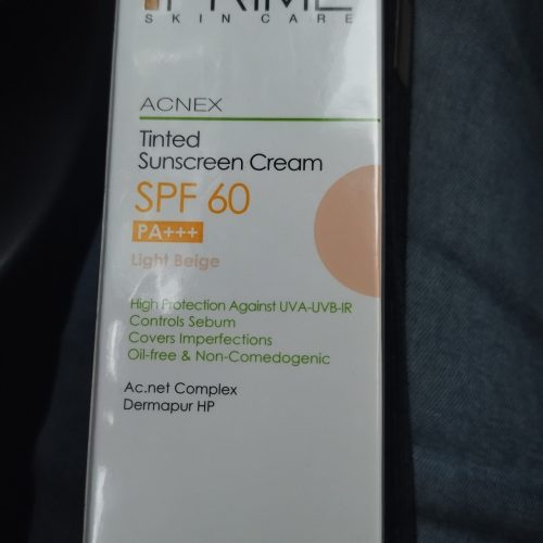 کرم ضد افتاب پریم بژ روشن مناسب پوست چرب زا خاصیت ضد اکنه