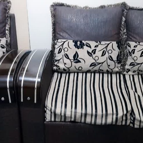 مبل 7 نفره سالم همراه با میز وسط و میز عسلی