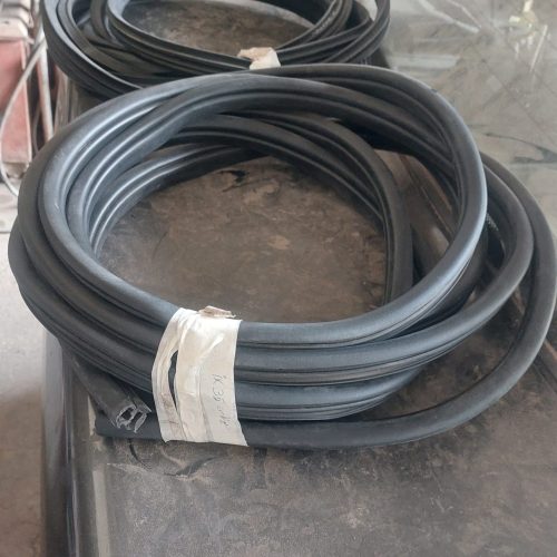 نوار دور در روی ستون Hyundai ix35 استوک