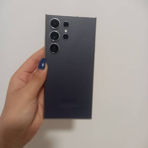 گوشی s24 ultra با حافظه 256 و رم 12 ساخت ویتنام با 8 ماه کارکرد کاملا نو