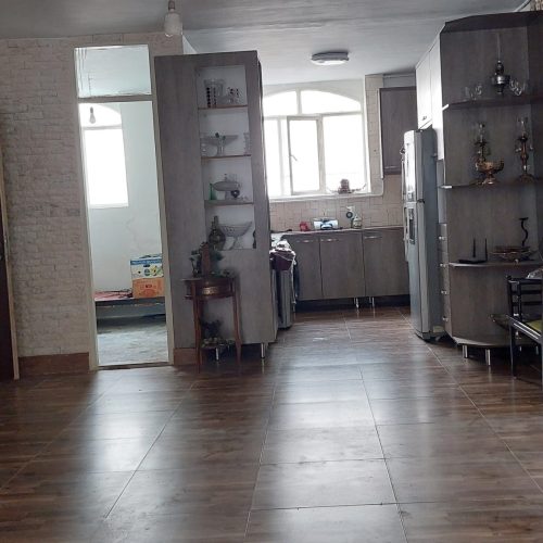 نیم طبقه با ورودی مجزا و حیاط شخصی