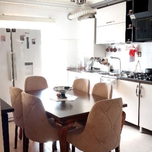 فروش آپارتمان دوخوابه در بلوار انصاری رشت – سند تک‌برگ، وام‌دار، نورگیر، موقعیت عالی