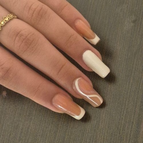 خدمات ناخن فقط هزینه مواد گرفته میشه