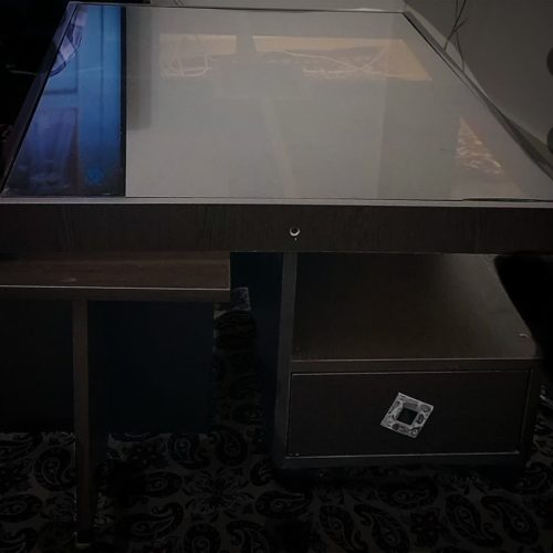 مبل 7 نفره سالم همراه با میز وسط و میز عسلی